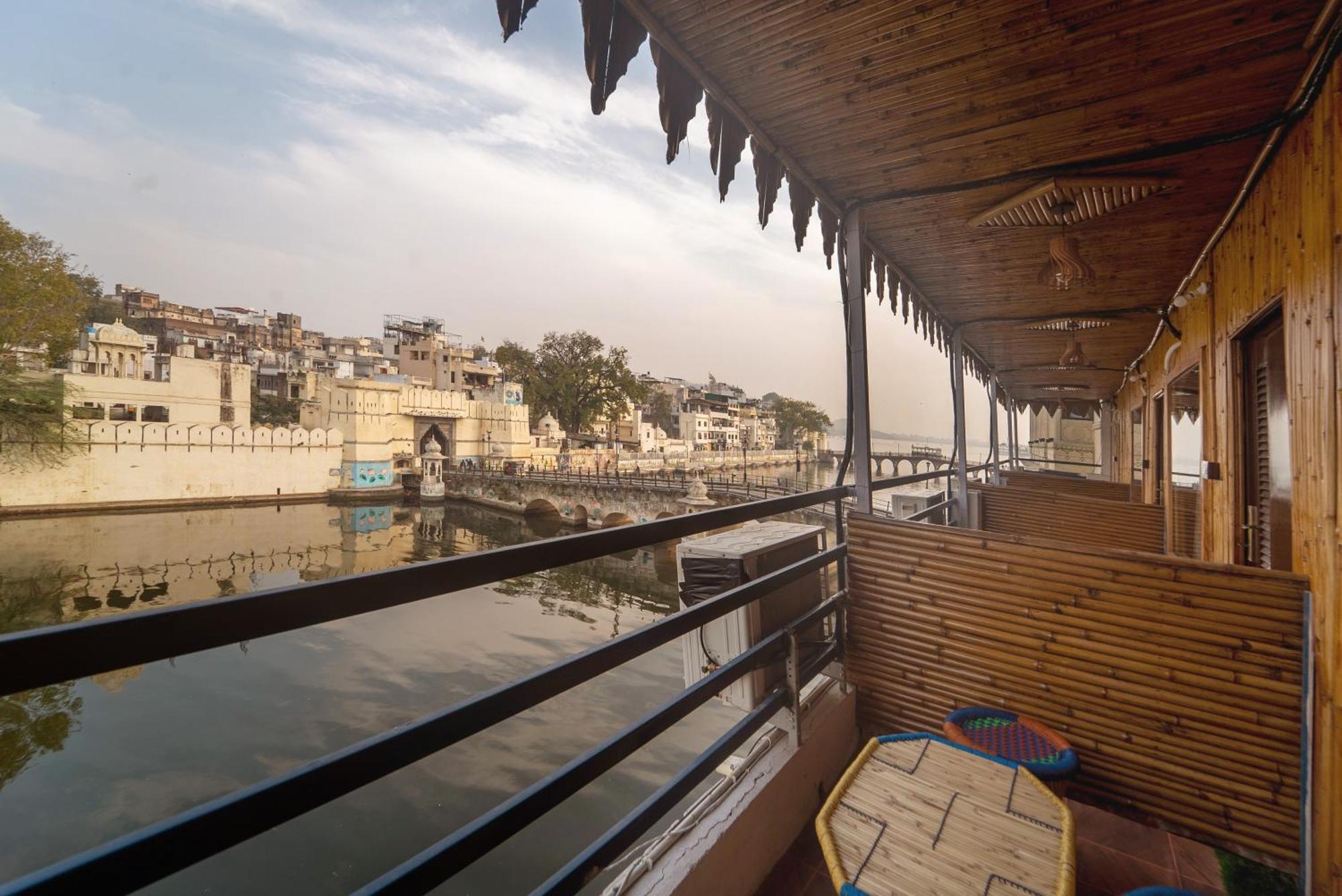 אודייפור Venice View Hotel & Restaurant מראה חיצוני תמונה